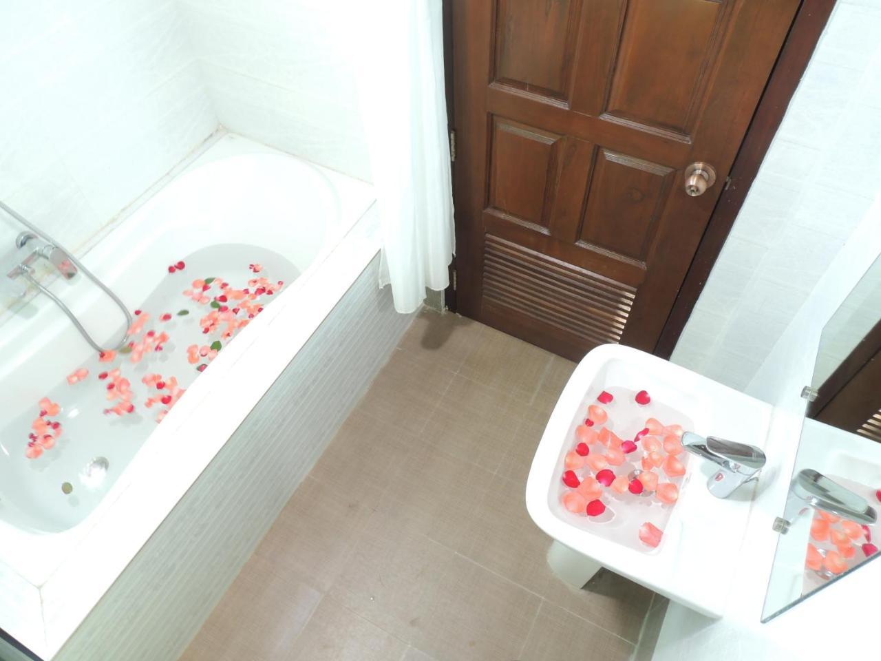Hotel San Taw Win Pathein Exterior photo